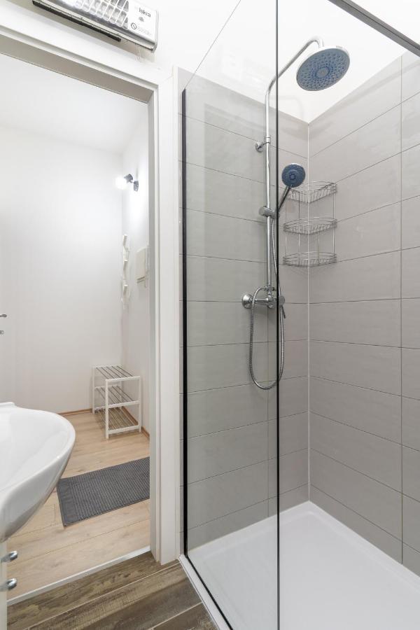 Stunning Apartment In Quiet Street Near Center With Free Parking 4 Floor Fiume Kültér fotó